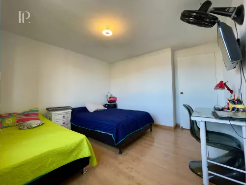 Espacio ideal para habitaci&oacute;n juvenil o estudio privado en apartamento amplio
